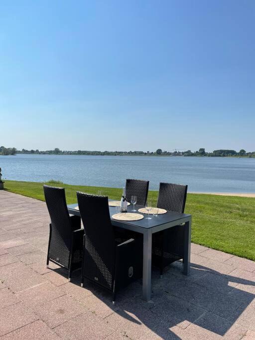 Luxe Chalet Direct Aan Het Water Met Strand Lith Екстер'єр фото