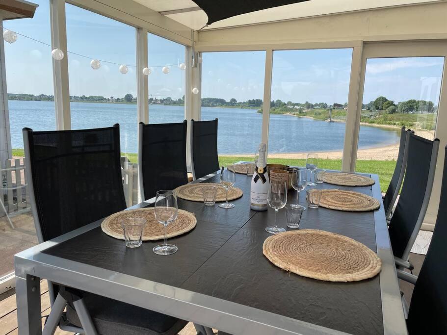 Luxe Chalet Direct Aan Het Water Met Strand Lith Екстер'єр фото